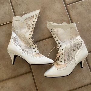 Women’s white Victorian lace boots size 8